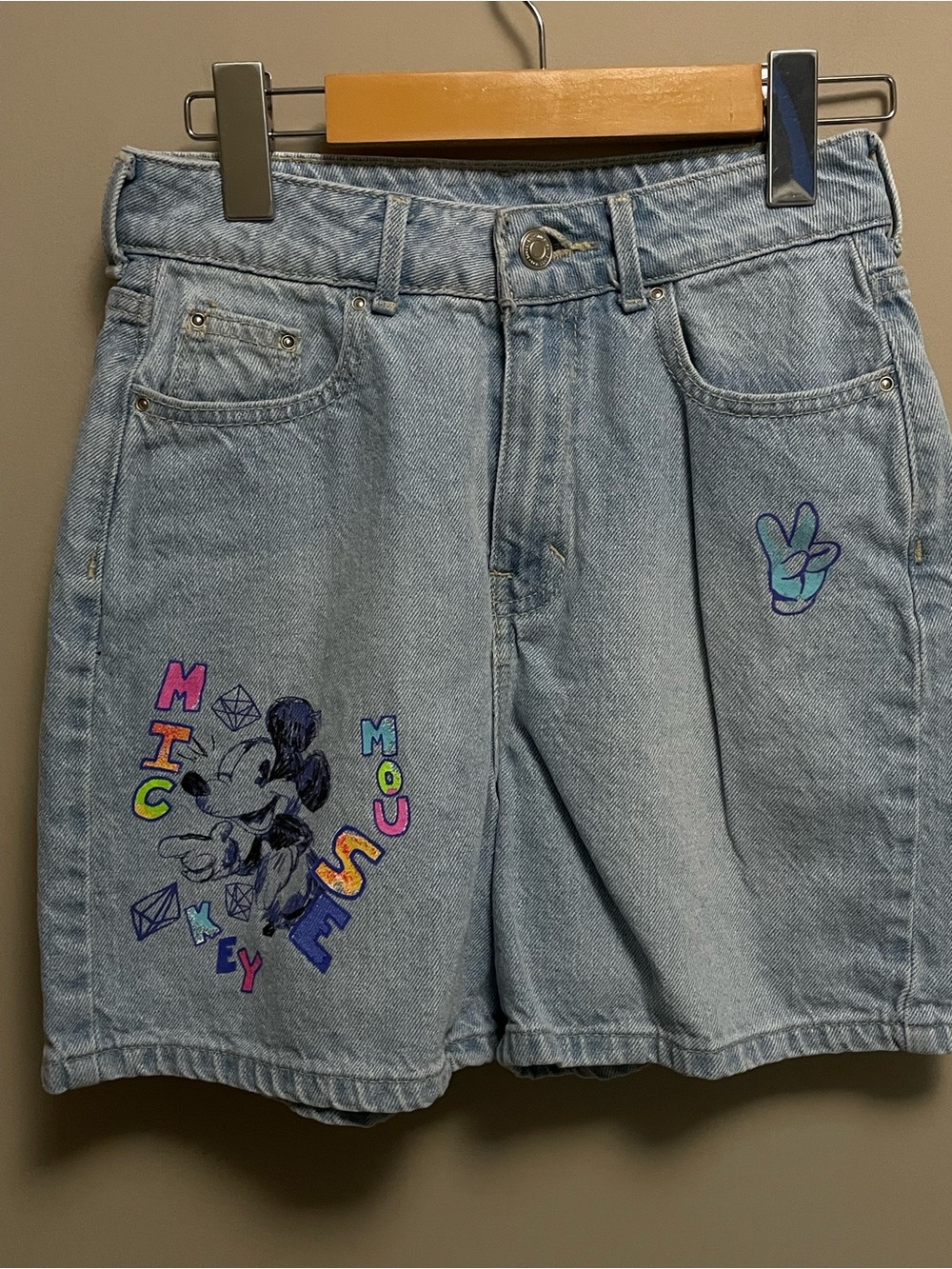 Disney Mickey Mouse Light Wash Denim Shorts Women’s Jr’s Size 3